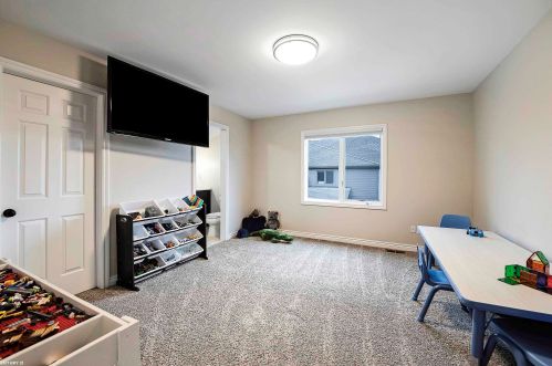 1140 Autumnview Dr, Rochester MI 48307-6060 exterior