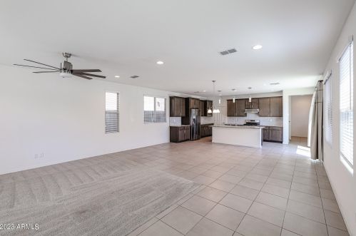 25533 21st Ave, Phoenix AZ  85085-1221 exterior