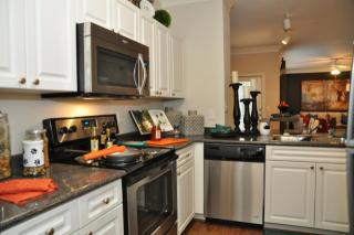 616 Memorial Heights Dr, Houston TX  17306-5985 exterior