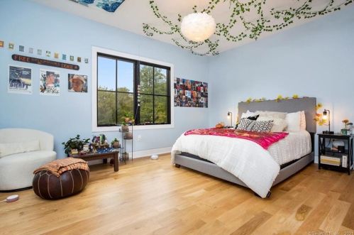 232 Bayberry Ln, Westport CT 06880-4033 exterior