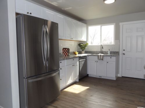 7955 Linton Dr, Taylorsville UT 84088-7617 exterior