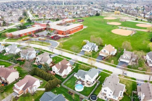 1772 Kennsington Ln, Bull Valley IL 60014-2047 exterior