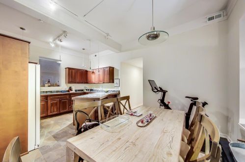 1112 Damen Ave, Chicago IL 60622 exterior