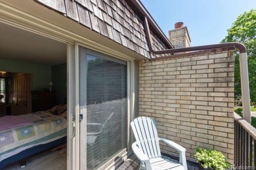 1201 Oakwood Ct, Rochester MI 48307-2539 exterior