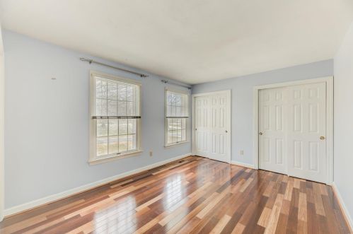 915 Delvin Dr, Saint Louis MO 63141-8830 exterior