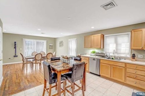 5 Sunset St, Dumont NJ 07628-1506 exterior