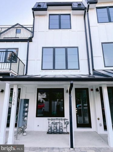 1264 Holbrook Ter, Washington, DC 20002-2704