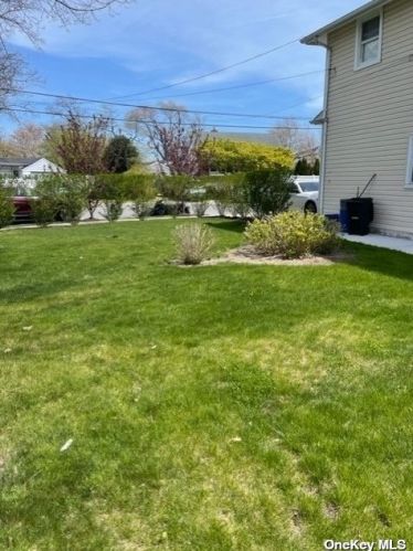 26 Anchor Ct, Babylon, NY 11704-7233