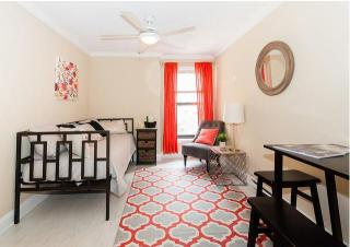 424 Diversey Pkwy, Chicago IL  60614-6160 exterior