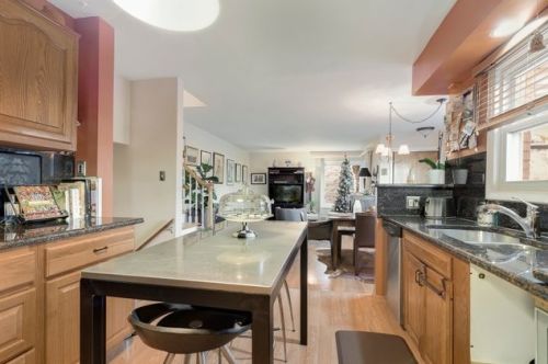 3935 Greenleaf Ave, Chicago IL 60626-2882 exterior