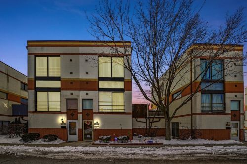 3020 Nashville Ave, Chicago, IL 60634-4946