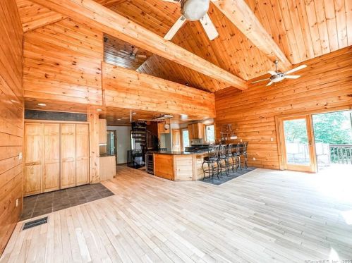 334 Ledge Rd, Killingly CT 06241-1910 exterior