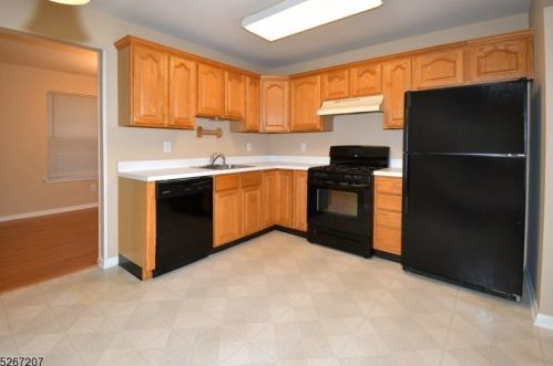 75 Williamson Ct, Bridgewater NJ  08807-5642 exterior