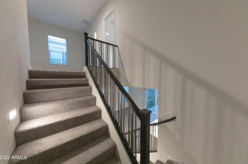 3033 37th Way, Phoenix AZ  85018-2219 exterior