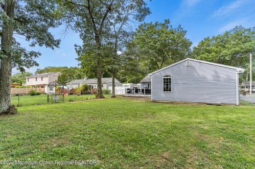 37 Chain Blvd, Berkeley Township NJ 08721-1925 exterior