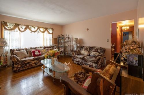 495 Platt St, Bridgeport CT  06606-2947 exterior