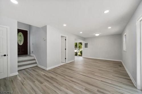 66 Lawrence Dr, Hackettstown NJ 07840-2526 exterior