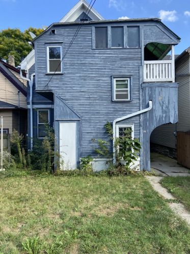 207 36th St, Milwaukee WI  53208-4110 exterior