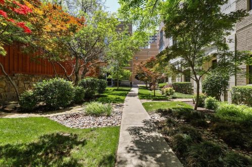 3210 Carlisle St, Dallas TX  75204-1123 exterior