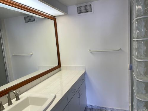 2333 Kapiolani Blvd, Honolulu HI  96826-4485 exterior