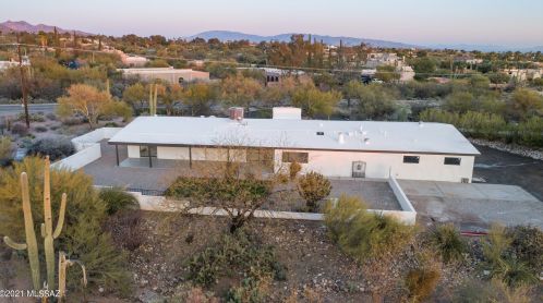 6611 Swan Rd, Tucson AZ 85718-5433 exterior