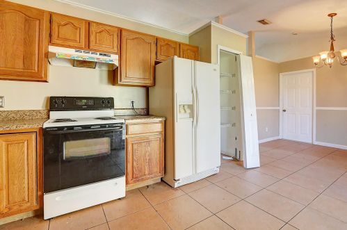 581 Ferris Dr, Fort Pierce FL 34983-8631 exterior