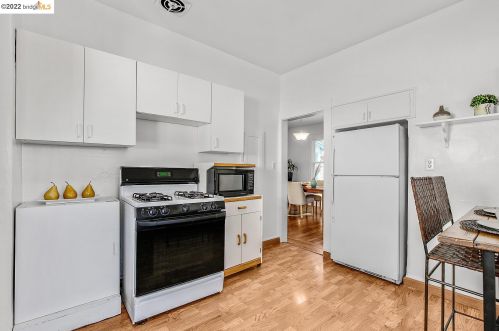 2736 Wallace St, Berkeley CA 94702-2232 exterior