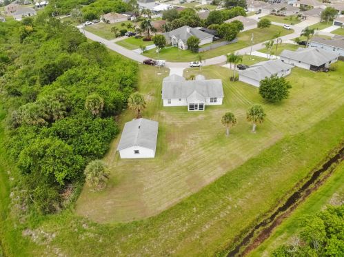 1113 Khan Dr, Fort Pierce FL  34953-7245 exterior