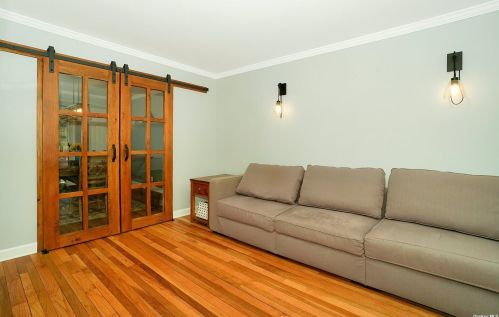 145 Chester St, Valley Stream NY 11580-4210 exterior