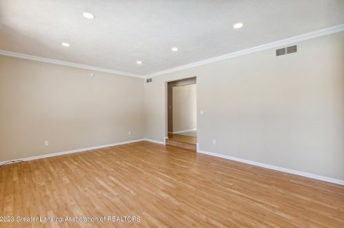 502 Brunswick Dr, Dewitt MI 48820-9189 exterior