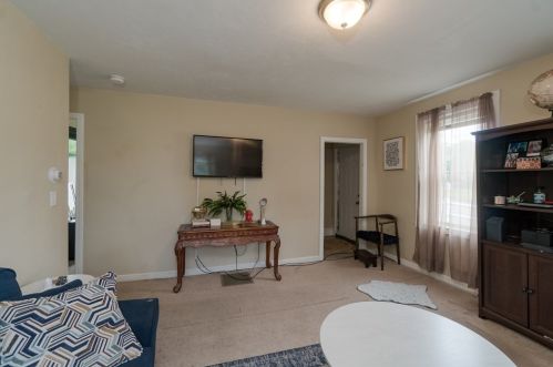 132 Oak St, Taunton MA 02780-4430 exterior