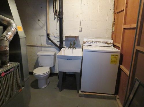 637 Larose St, Pittsburgh PA 15226-1120 exterior