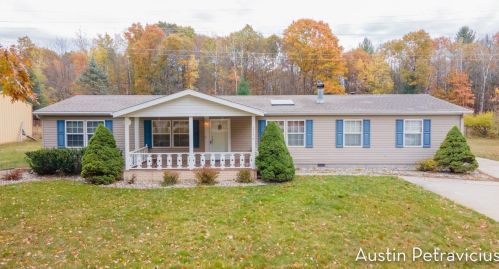 2536 Blueberry Ln, Gladwin, MI 48624-8369