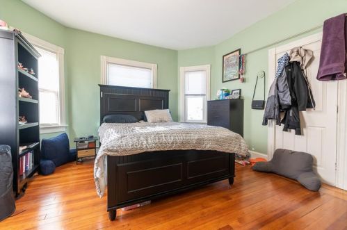 202 Ontario St, Providence RI 02907-1713 exterior