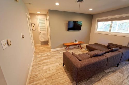 7608 Eastcrest Dr, Austin TX  78752-1410 exterior