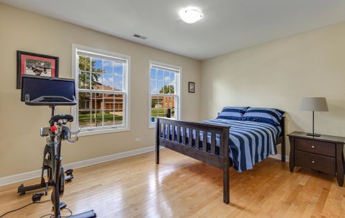 861 Linden Ave, Elmhurst IL 60126-5312 exterior