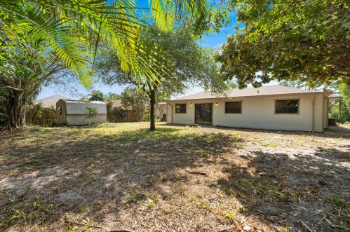 6004 Bamboo Dr, Fort Pierce FL 34982-3776 exterior