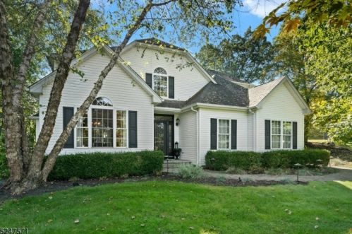 110 Stonehedge Ln, Sparta, NJ 07871-2859