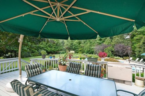 29 Kendrick Ln, Huntington Station NY 11746-7829 exterior