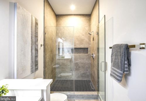 6160 Hardy Dr, Mc Lean VA 22101-3112 exterior