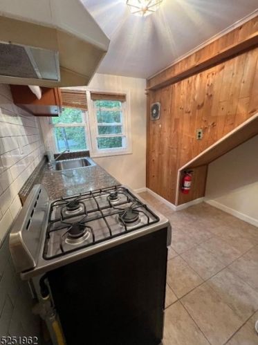 304 Hoover Ave, Edison NJ  08837-2568 exterior