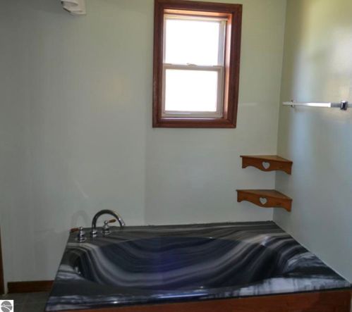 208 Lincoln St, Kalkaska MI 49646-9441 exterior