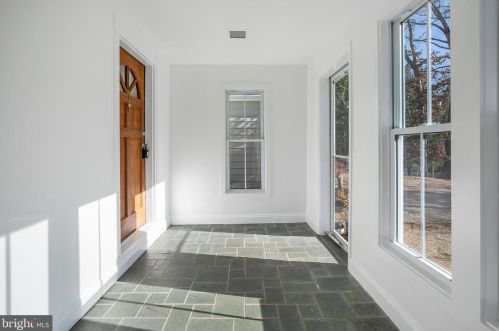 5812 Colfax Ave, Alexandria VA  22311-1014 exterior