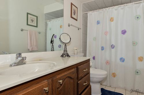 2251 Jackson St, Waukegan IL 60085-5444 exterior