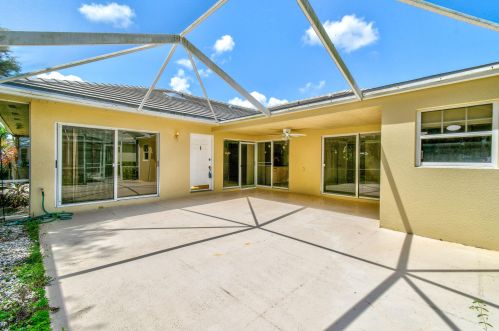 1252 Sun Terrace Cir, Fort Pierce, FL 34986-2423
