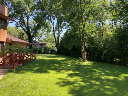 483 Commonwealth Ln, Elmhurst IL 60126-4919 exterior