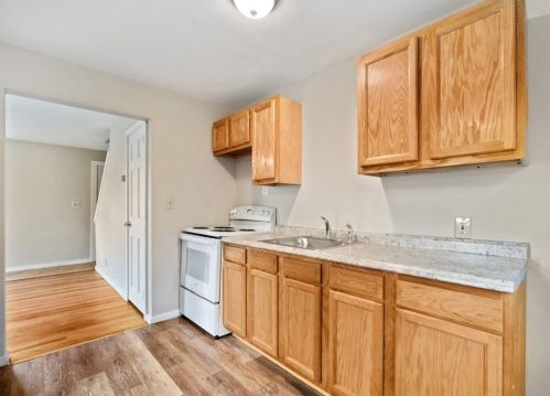 85-91 Putnam Cir, Springfield MA exterior