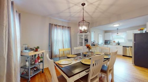 33 Linnmore Dr, Manchester CT  06040-3813 exterior