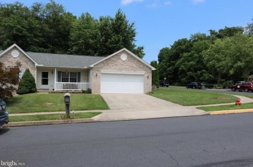 3 Charlestown Ct, Littlestown PA 17340-1553 exterior