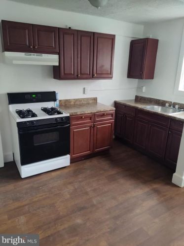 204 Wright Ave, Darby PA 19023-2328 exterior